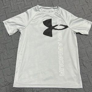 Under Armour Graphic Athletic Shirt Size Small